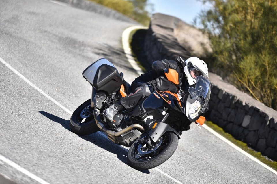 KTM 1090 Adventure: tutto sotto controllo