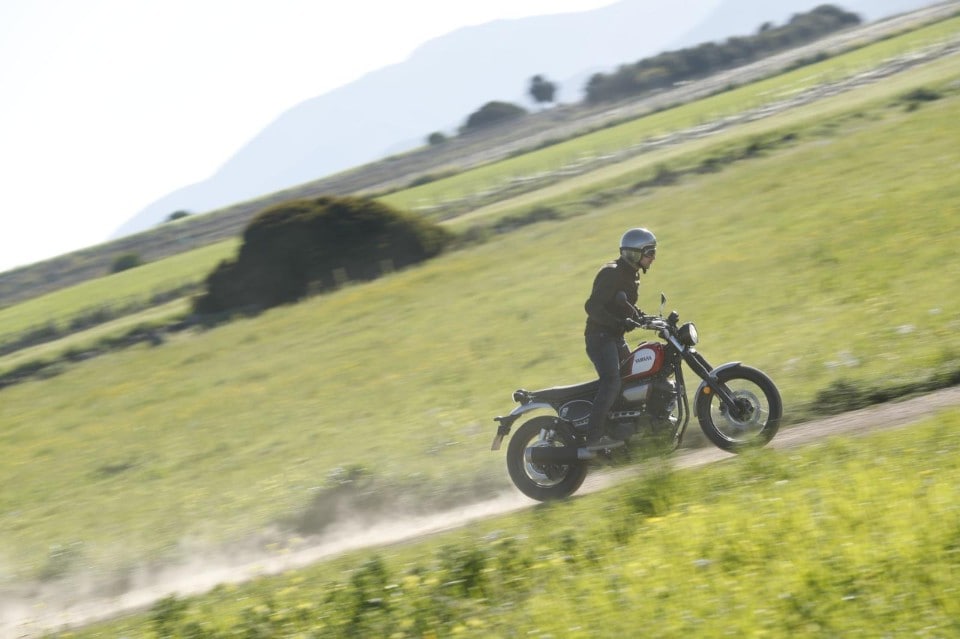 Yamaha SCR950: gusto scrambler