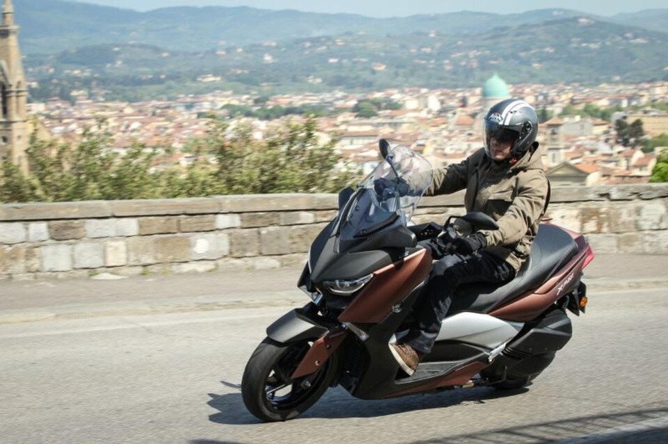 Yamaha X-Max 300: è uno scooter tutto nuovo!