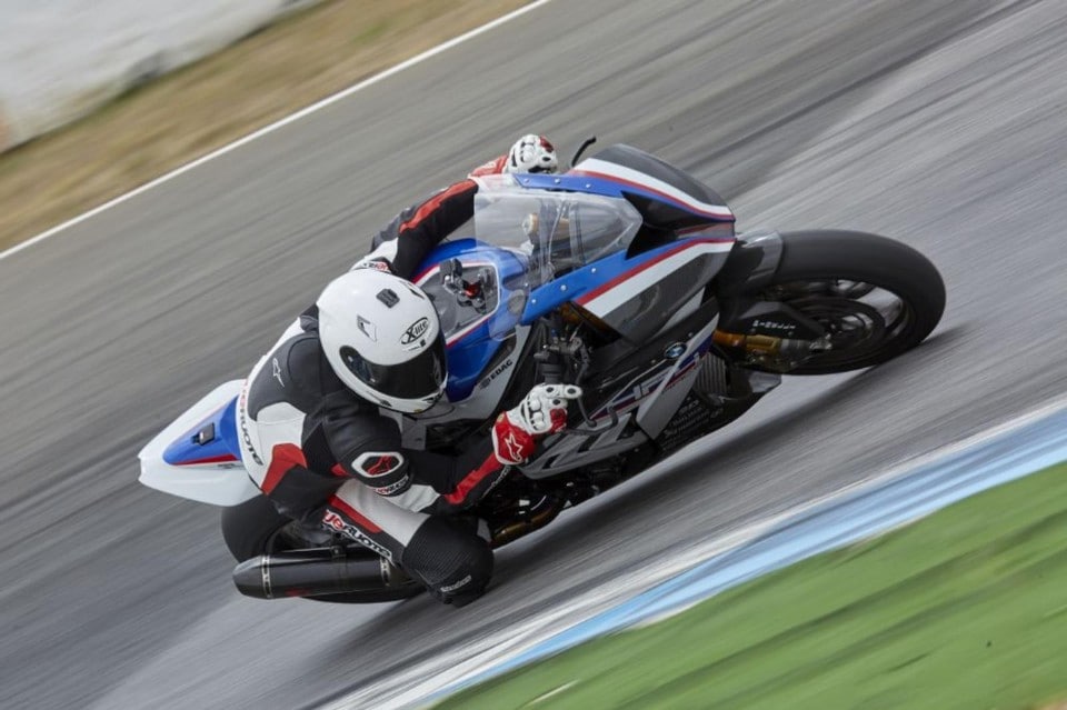 HP4 Race, in pista con la BMW da 80.000 euro