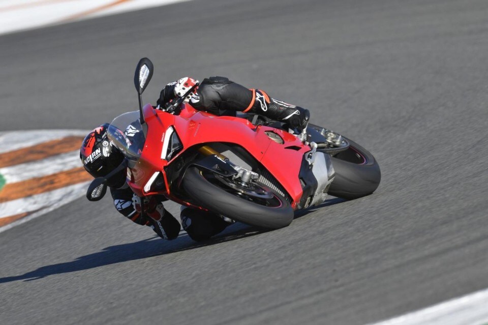 Ducati Panigale V4: la svolta