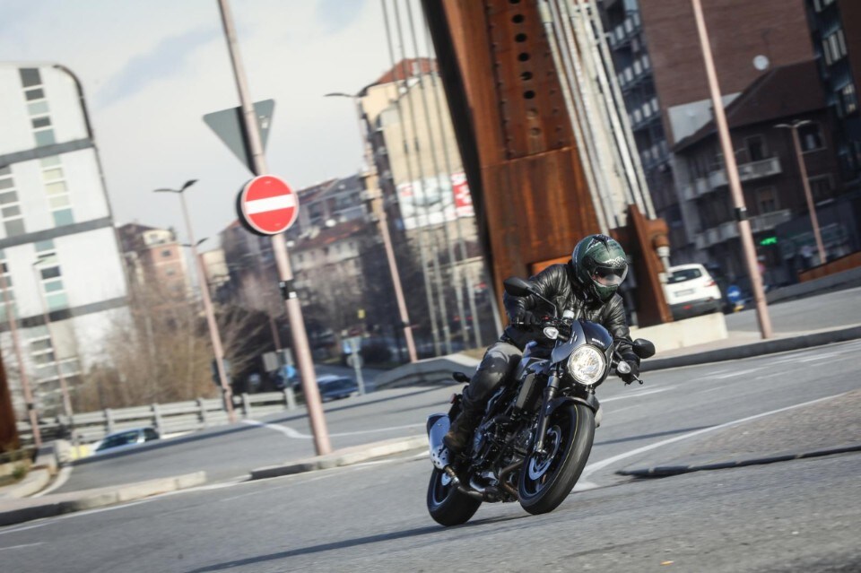 Suzuki SV650X: stile cafe