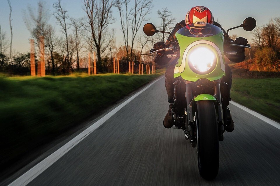 Kawasaki Z900RS CAFE, viaggio nel tempo