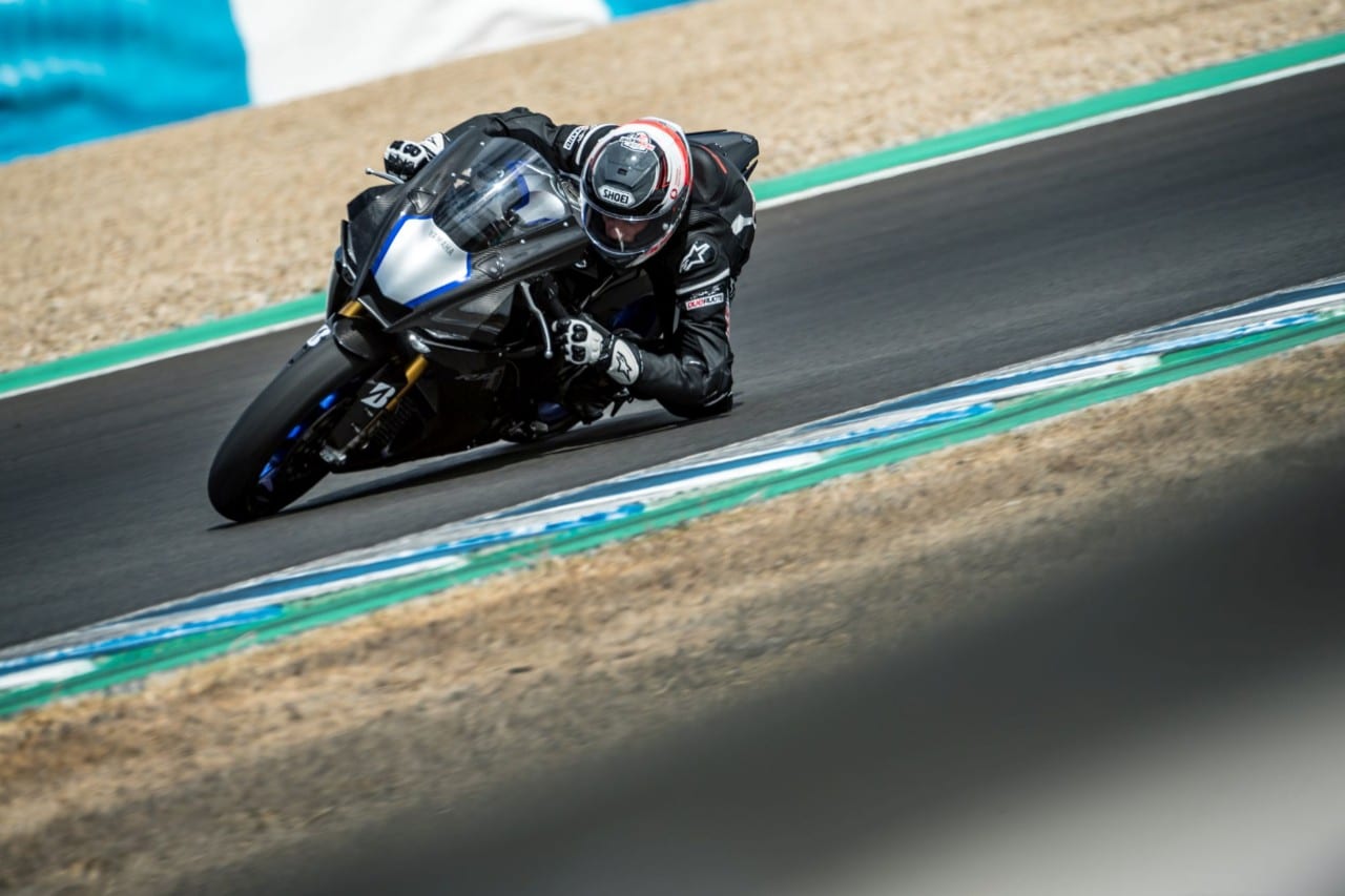 Yamaha YZF-R1: la guardi e ti rapisce