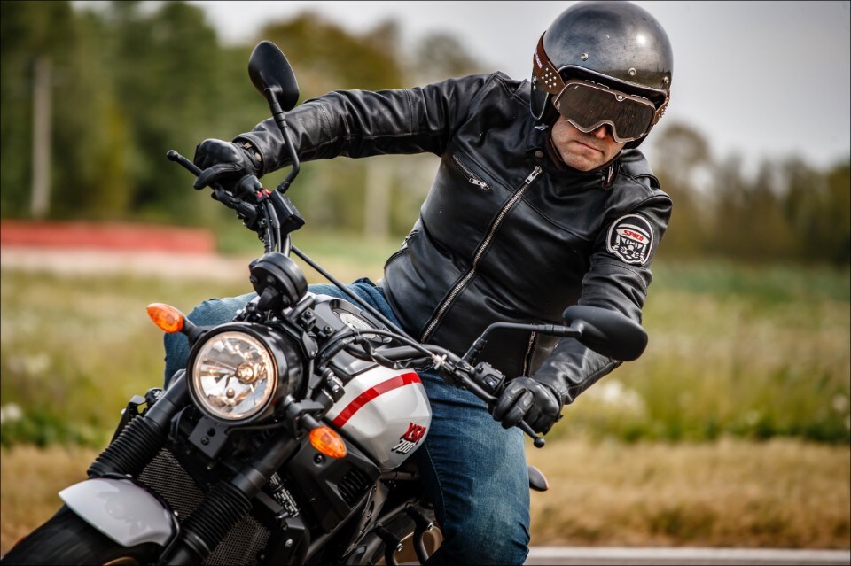 Yamaha XSR 700 XTribute: omaggio al mito