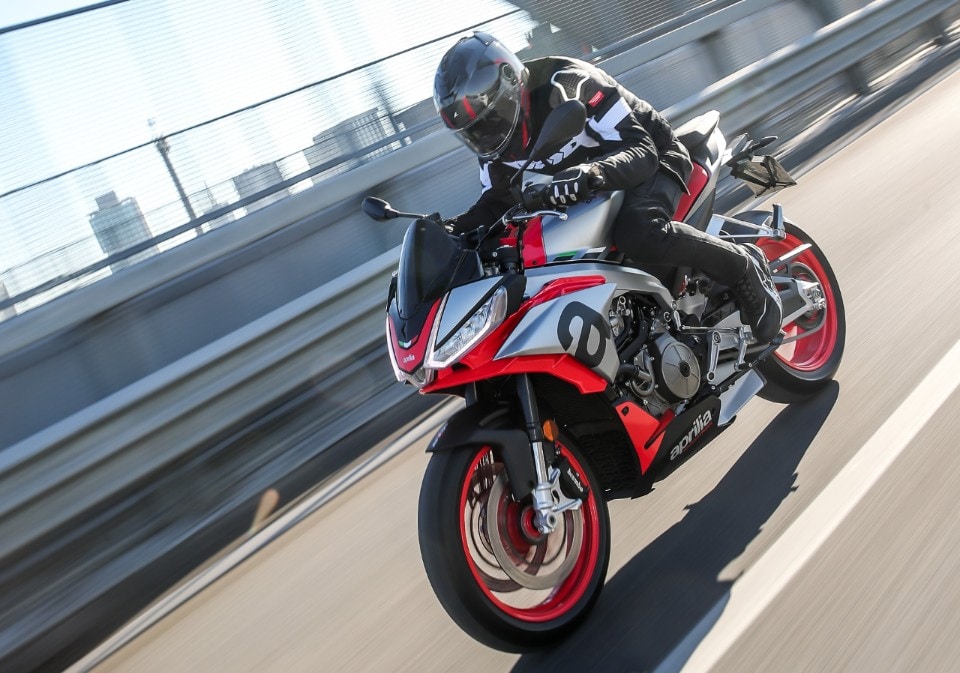 Anteprima mondiale: Aprilia Tuono 660, la PROVA!