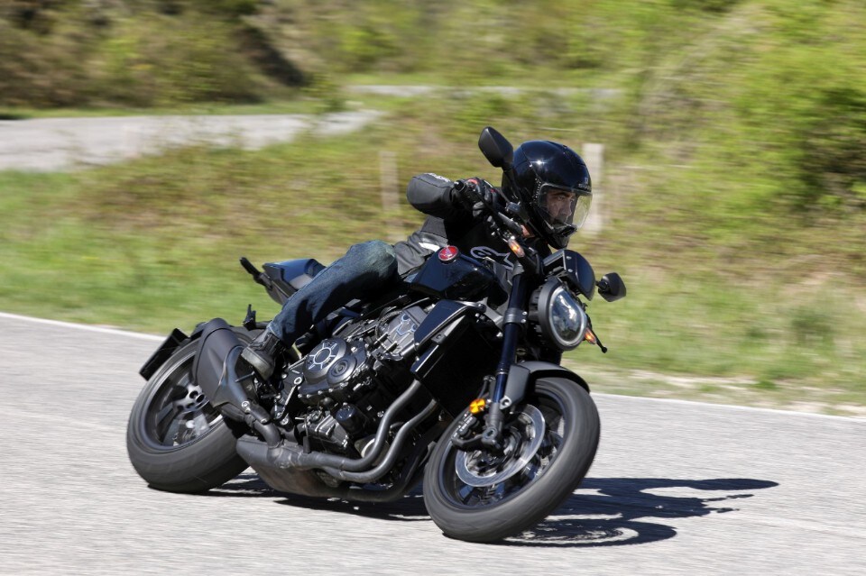 Honda CB1000R: puntate sul nero!