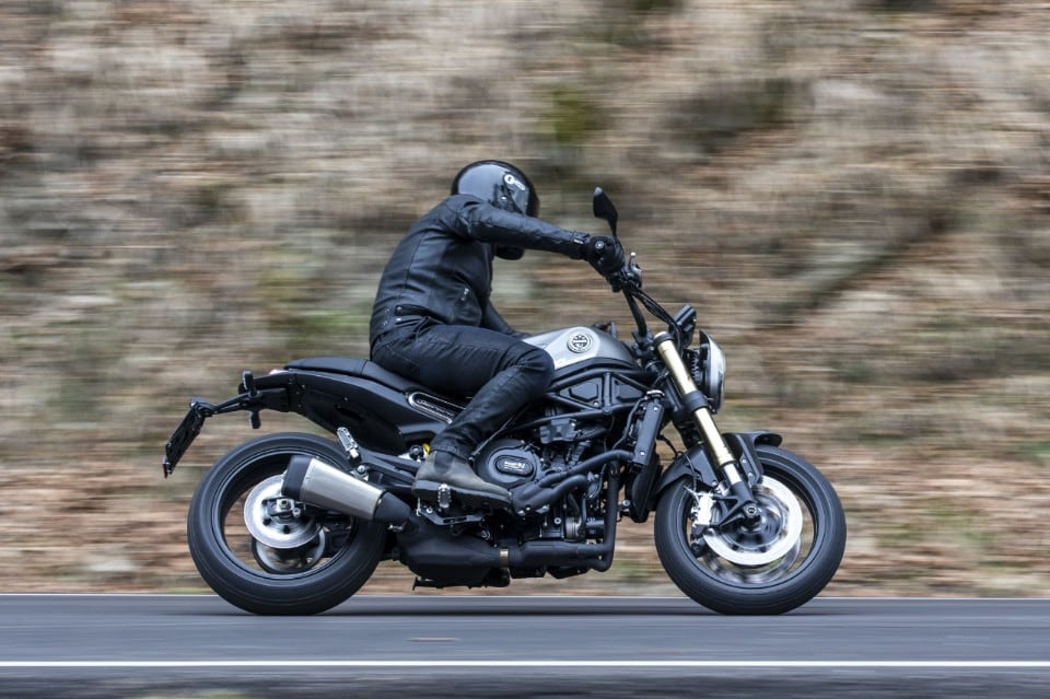 Benelli Leoncino 800: la famiglia si allarga