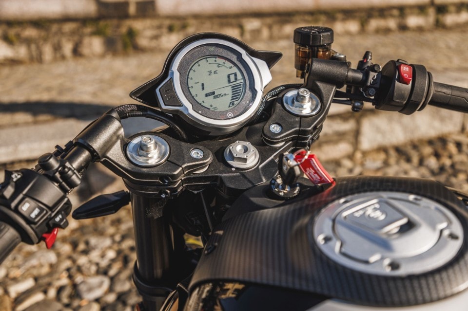 CFMOTO 700CL-X Sport VS Honda Hornet: confronto generazionale