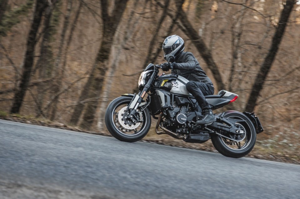 CFMOTO 700CL-X Sport VS Honda Hornet: confronto generazionale