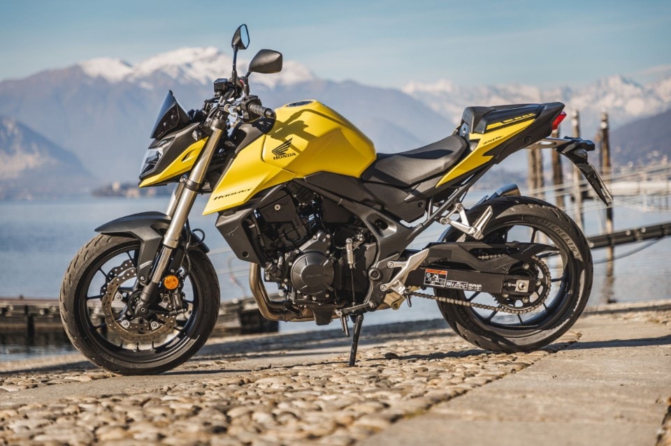 CFMOTO 700CL-X Sport VS Honda Hornet: confronto generazionale