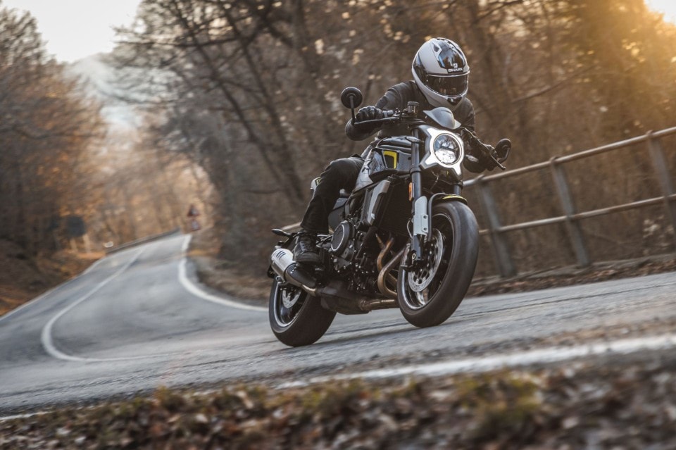 CFMOTO 700CL-X Sport VS Honda Hornet: confronto generazionale