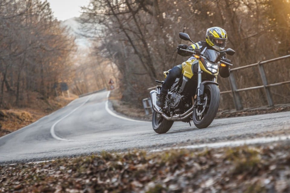 CFMOTO 700CL-X Sport VS Honda Hornet: confronto generazionale