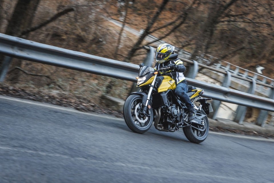 CFMOTO 700CL-X Sport VS Honda Hornet: confronto generazionale