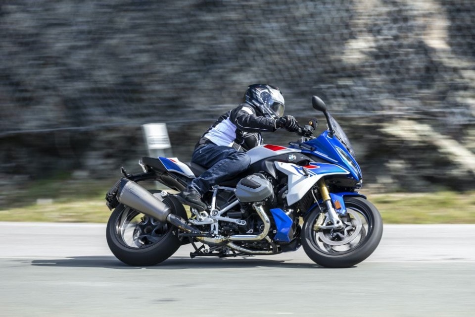 Test BMW R 1250 R e RS: quel pizzico di pepe...