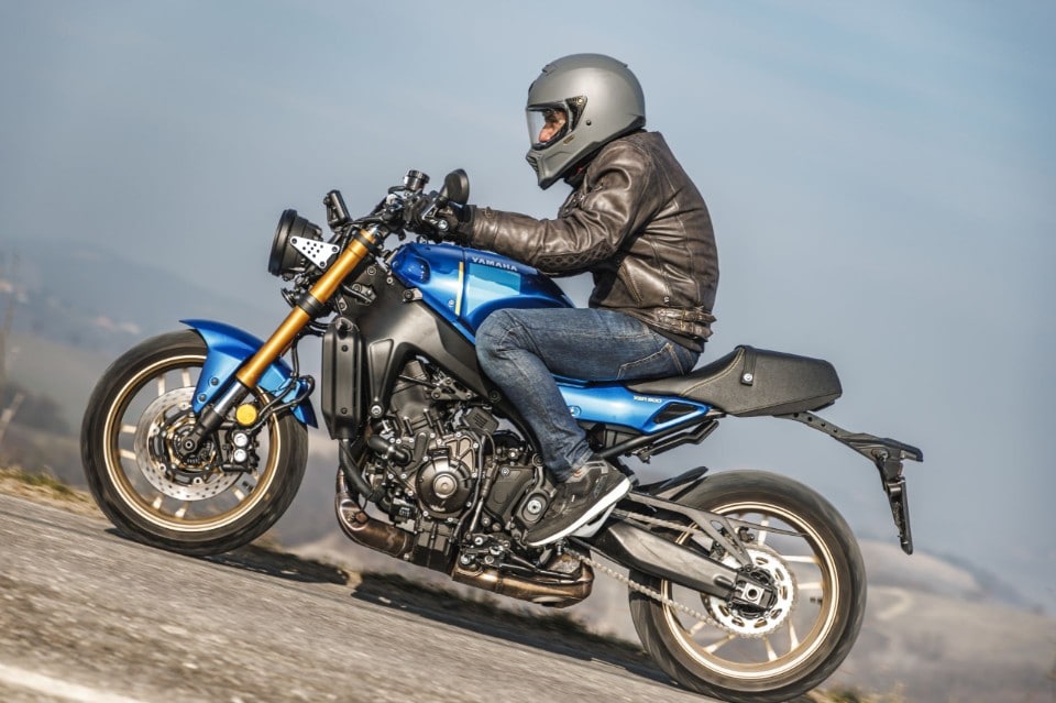 Kawasaki Z900 RS SE e Yamaha XRS900: modern classic... a modo loro