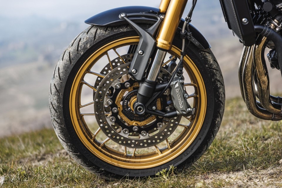 Kawasaki Z900 RS SE e Yamaha XRS900: modern classic... a modo loro