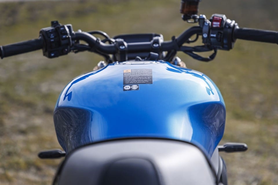 Kawasaki Z900 RS SE e Yamaha XRS900: modern classic... a modo loro