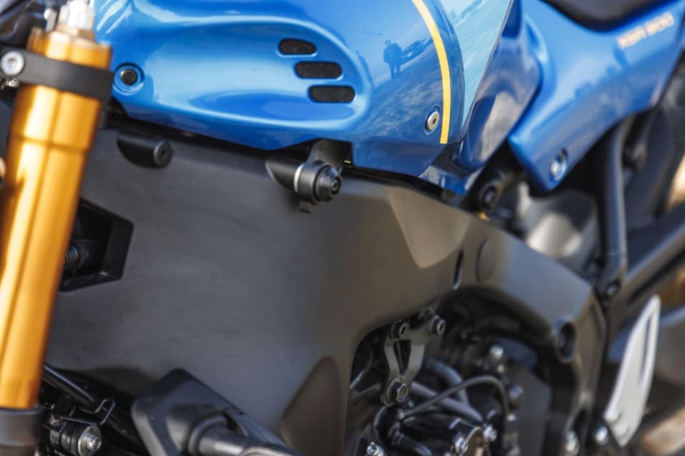 Kawasaki Z900 RS SE e Yamaha XRS900: modern classic... a modo loro