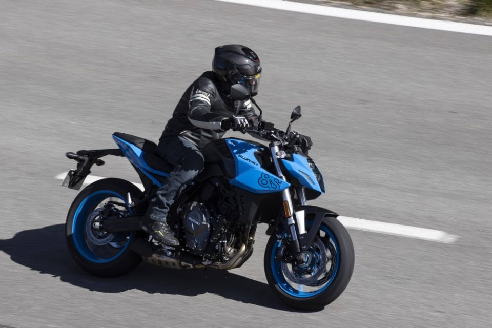 Suzuki GSX-8S: nuda alla meta