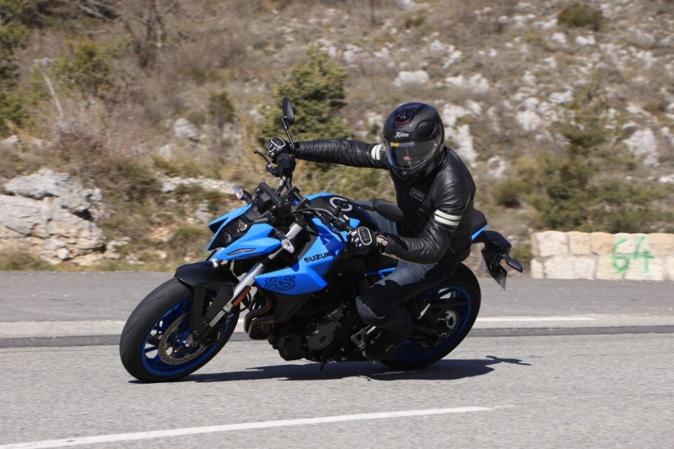 Suzuki GSX-8S: nuda alla meta