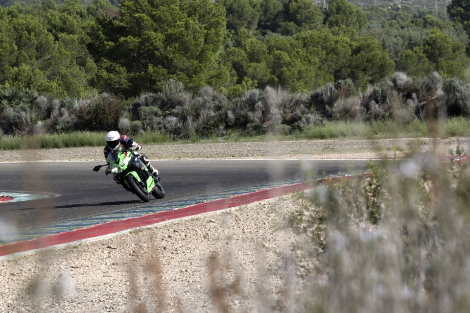 Kawasaki Ninja ZX-4 RR: baby screamer