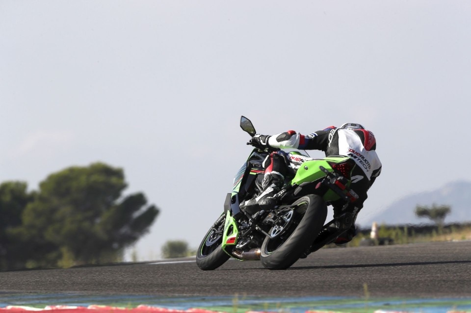 Kawasaki Ninja ZX-4 RR: baby screamer