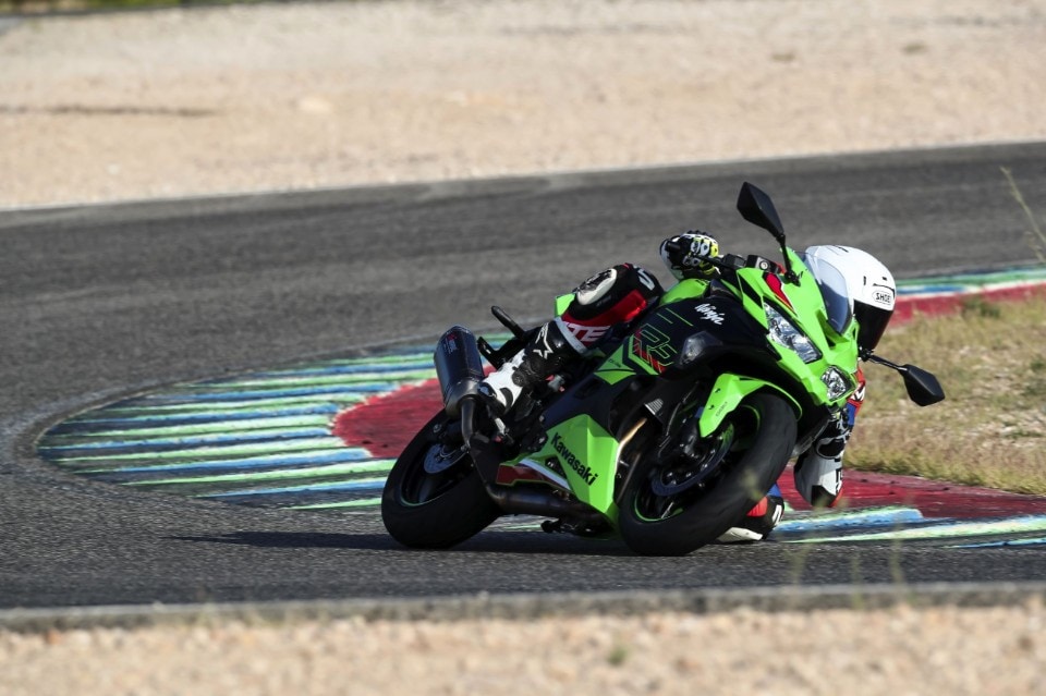 Kawasaki Ninja ZX-4 RR: baby screamer