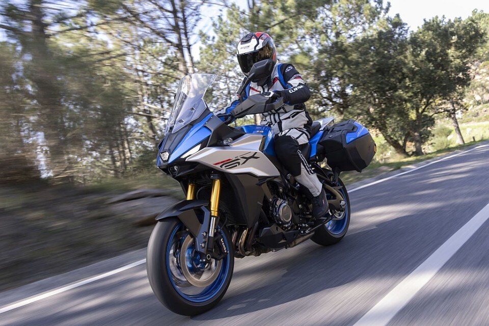 Suzuki GSX-S 1000 GX: una crossover col fuoco dentro