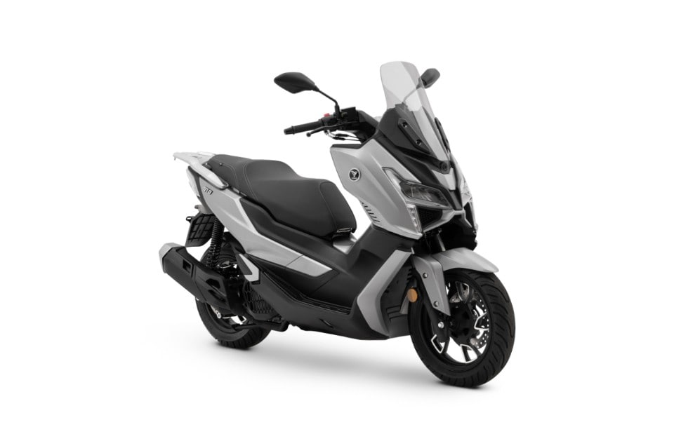 Voge Sfida SR1: il 125 con dotazione da 400 +VIDEO+