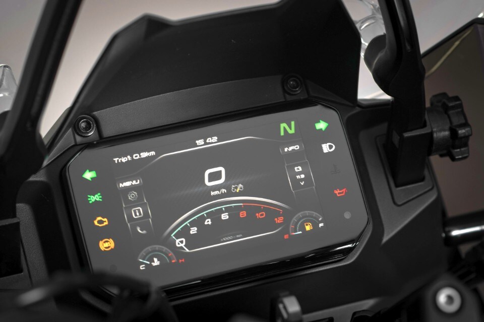 Le medie tuttofare: Kawasaki Versys 650 e CFMOTO 700MT