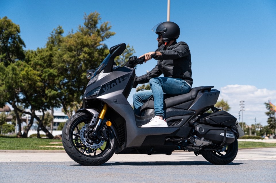 Wottan Storm-R 300: lo scooter sportivo a meno di 5mila euro