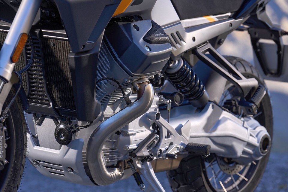 Moto Guzzi Stelvio: è amore alla prima curva! + VIDEO +