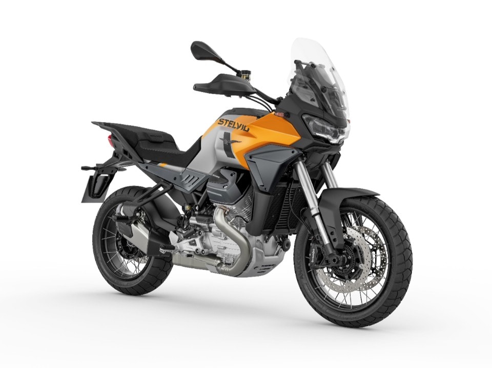 Moto Guzzi Stelvio: è amore alla prima curva! + VIDEO +