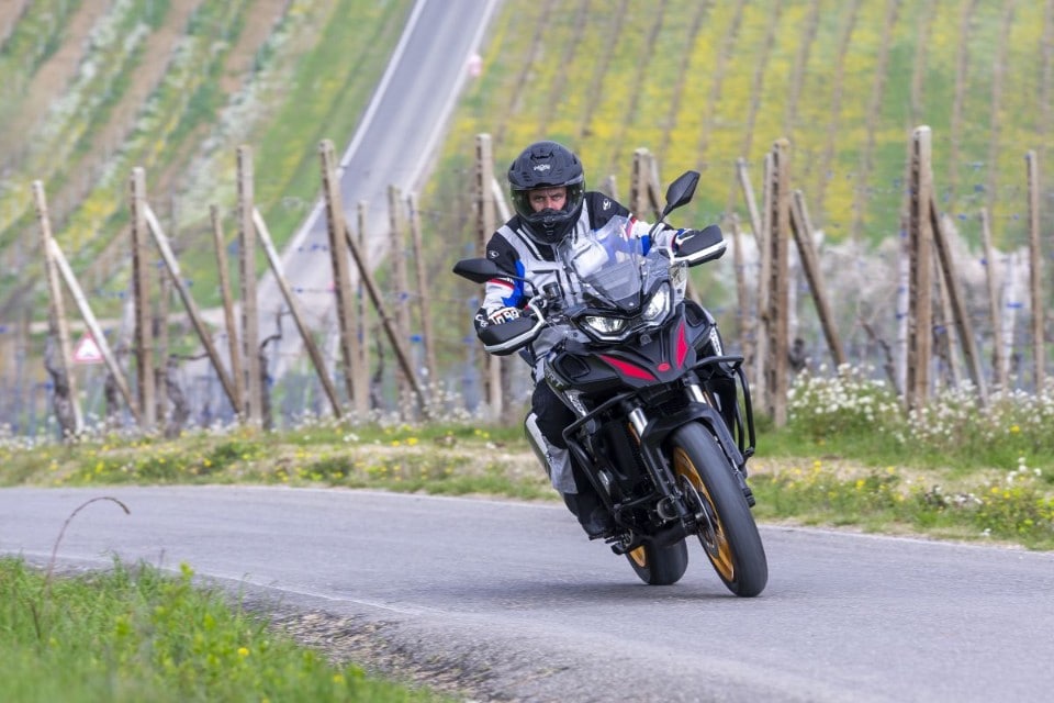 QJ Motor SRT 800 S, SRT 800 SX: la prova +VIDEO+