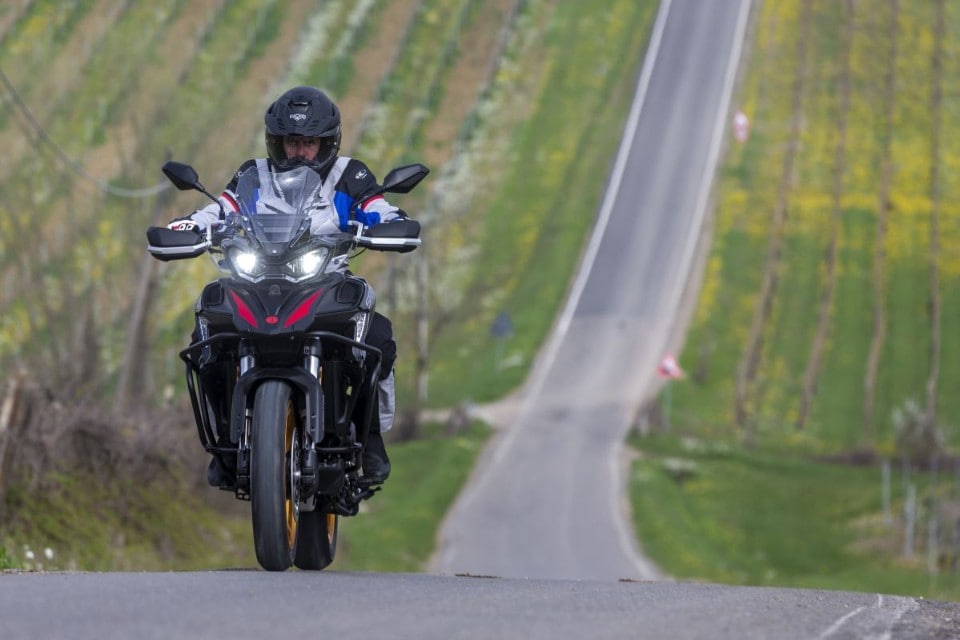 QJ Motor SRT 800 S, SRT 800 SX: la prova +VIDEO+