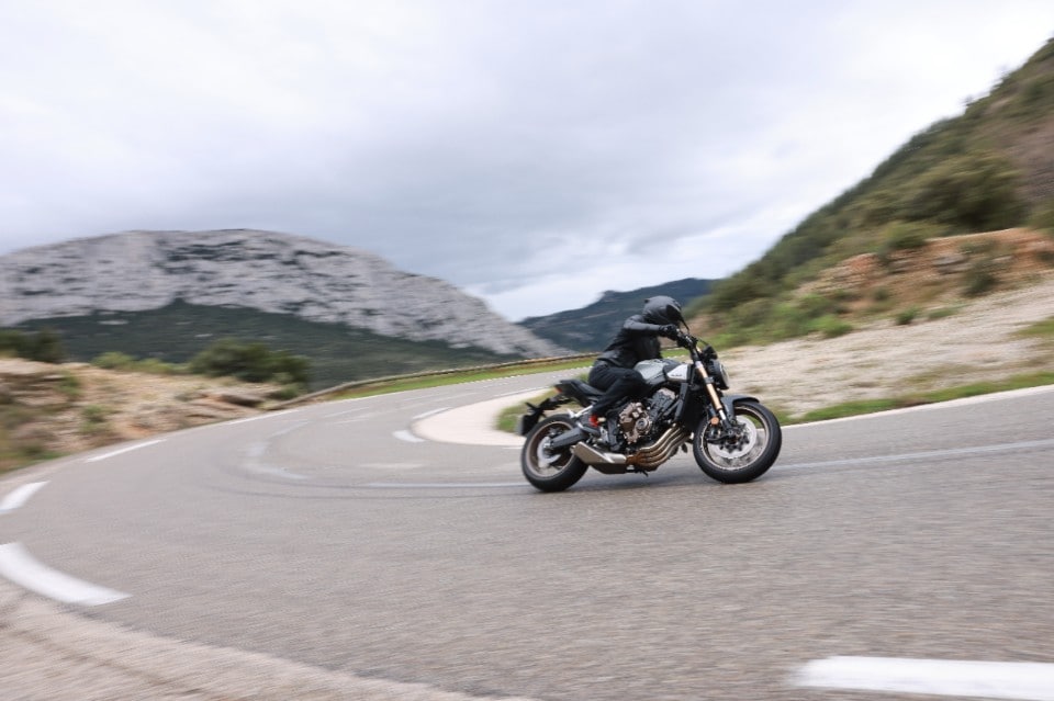 Honda CB 650 R e CBR 650 R 2024: le prime con e-clutch