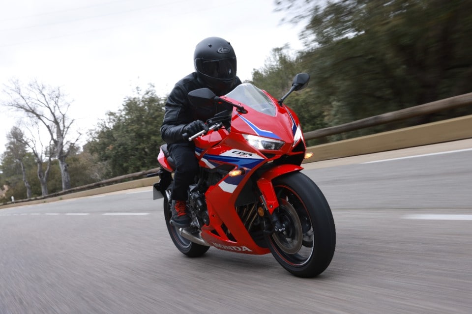 Honda CB 650 R e CBR 650 R 2024: le prime con e-clutch