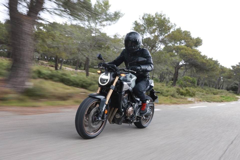 Honda CB 650 R e CBR 650 R 2024: le prime con e-clutch
