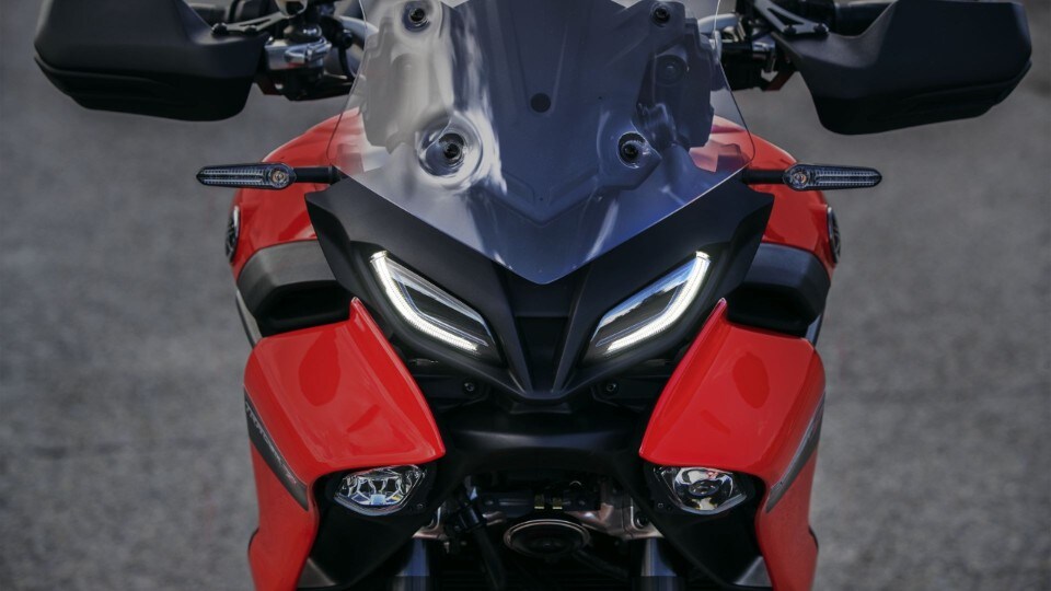 Yamaha Tracer 9: la sportiva in abito da sera