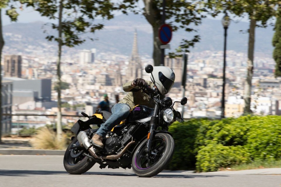 Royal Enfield Guerrilla 450: l'abbiamo provata ed è una gran bella moto