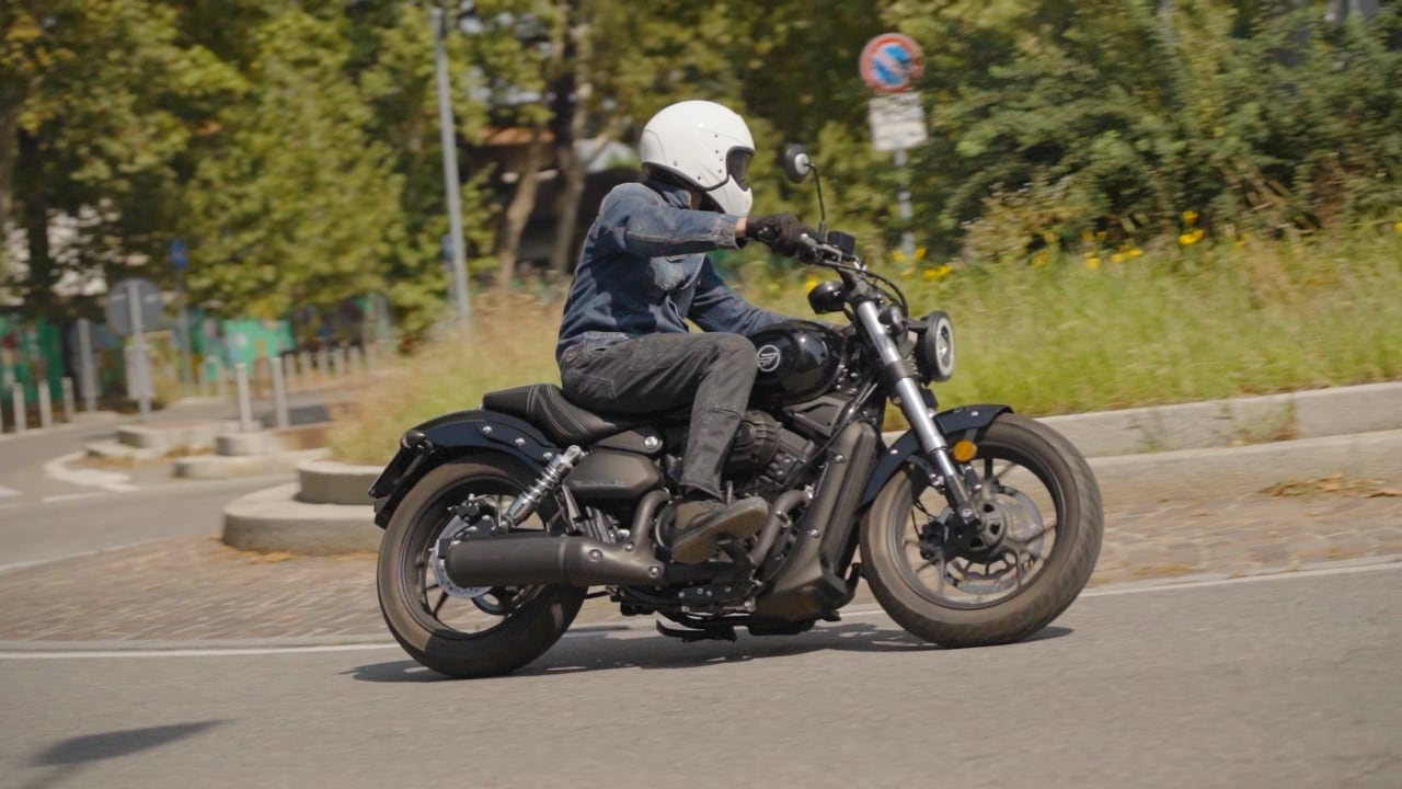 Keeway RK V125C: una vera custom con bicilindrico a V (ma è 125 cc...)