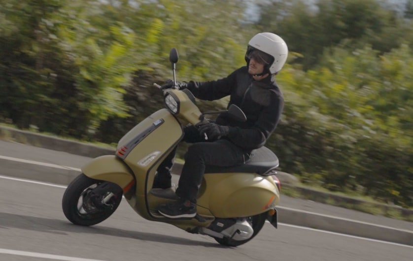 Vespa Sprint S 125: a dir poco bellissima. Ma è anche funzionale?