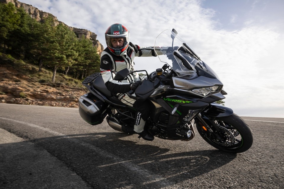 Kawasaki Versys 1100: il test della nuova crossover