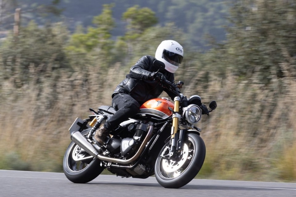 TEST Triumph Speed Twin 1200 e 1200 RS: ragione ed esperienza +VIDEO+