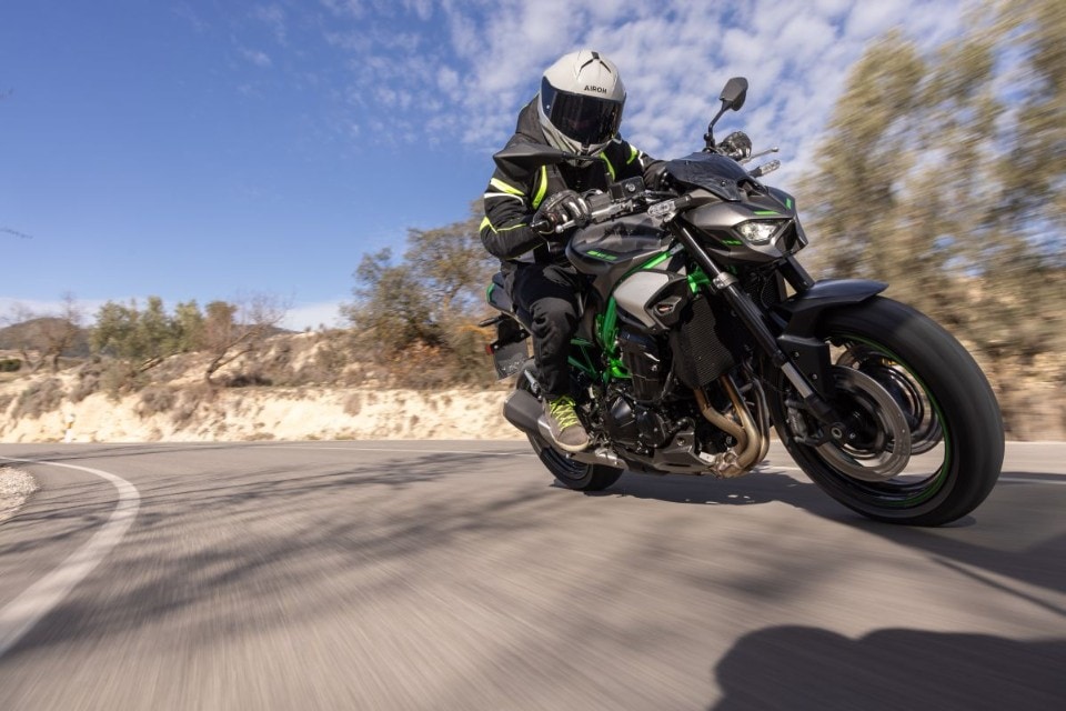 Kawasaki Z900: ecco la naked che da oggi vorrete comprare (e non solo per il prezzo...) +VIDEO+
