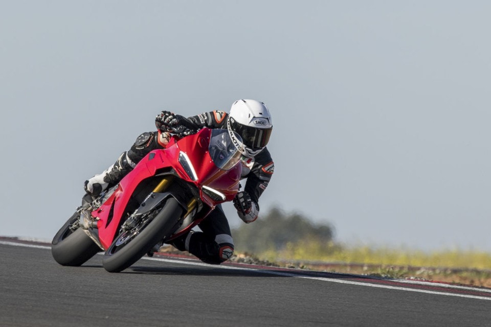 Non c'è il desmo? E chi se ne frega! La Ducati Panigale V2 è una moto spettacolare