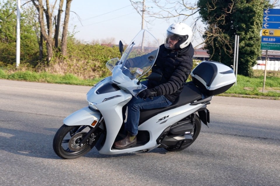 Ecco perché l'Honda SH 350 è lo scooter perfetto (provate a convincerci del contrario)