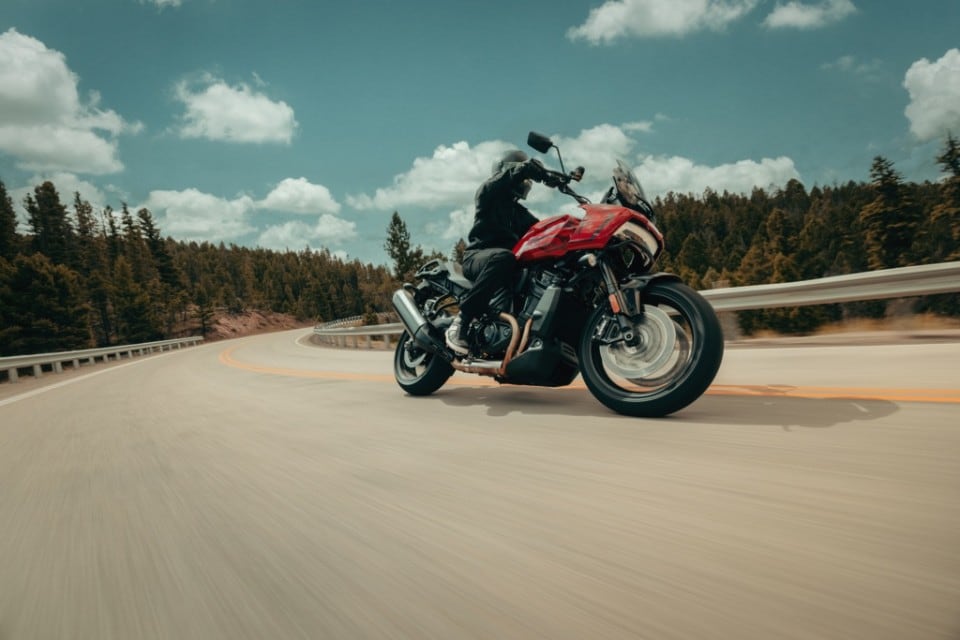 Harley-Davidson Pan America 1250 ST: col cerchio da 17" è un'altra moto (ed è più divertente che mai)