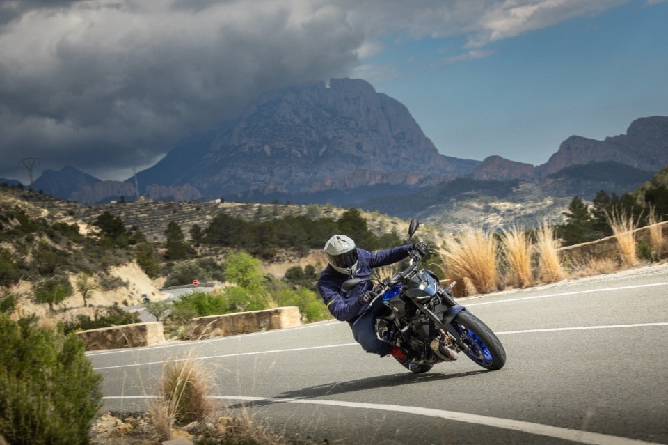 Odiateci pure, ma la Yamaha MT-07 automatica è meglio di quella col cambio manuale. Ecco perché